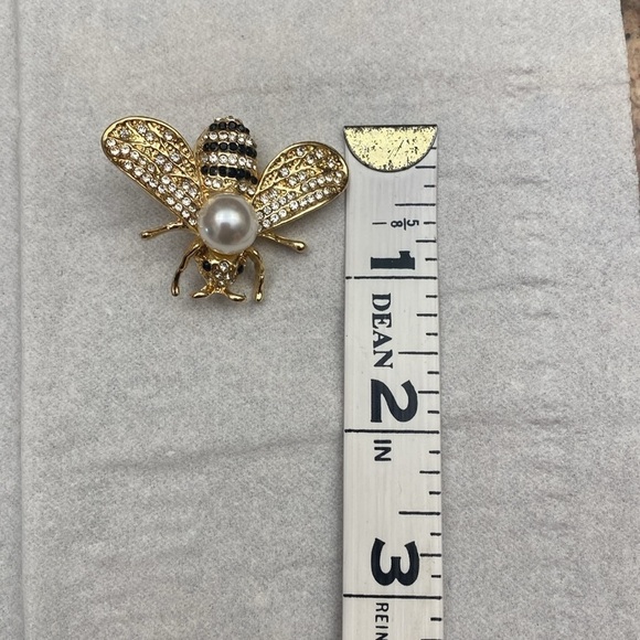 Honey Bee Enamel Pearl Black White Glittery Diamond Wings Bumblebee Brooch - Picture 6 of 6